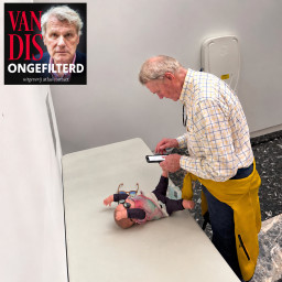 Afleveringplaatje van #75 Poëzie is een dagboek geschreven door een zeedier dat op het land leeft en zou willen vliegen