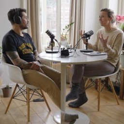 Afleveringplaatje van Over wat compassie en verbinding eigenlijk betekenen met Anneke Sips