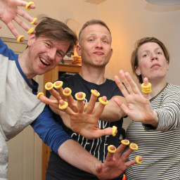 Afleveringplaatje van Botte & Ype & Paulien en ALLES over zwart wc-papier
