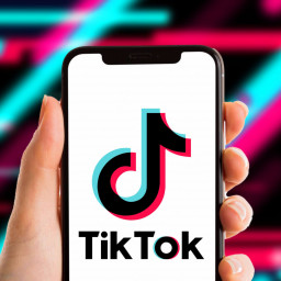 Afleveringplaatje van tik Tok is saved