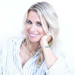 Afleveringplaatje van De invloed van vrouwelijke hormonen op onze relatie(s) + mentale, fysieke en emotionele welzijn. In gesprek met Vivian Reijs.