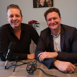 Afleveringplaatje van 22. Perry van de Mosselaar en Stijn Adams met een terugkijk en een vooruitblik