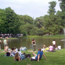 Afleveringplaatje van NieuwNieuws van de dag | 24-02-2021 - Het Vondelpark rook lekker vandaag