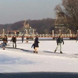 Afleveringplaatje van NieuwNieuws van de dag | 11-02-2021 - Dikke ijs- en vaccinatiepret!