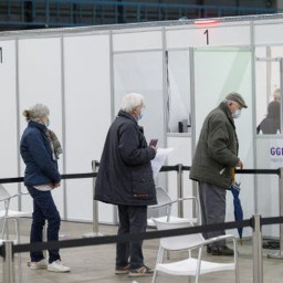 Afleveringplaatje van NieuwNieuws van de dag | 03-02-2021 - Bejaarden in de kou