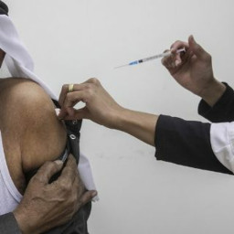 Afleveringplaatje van NieuwNieuws van de dag | 30-12-2020 - Vaccineren kun je leren, van Israël