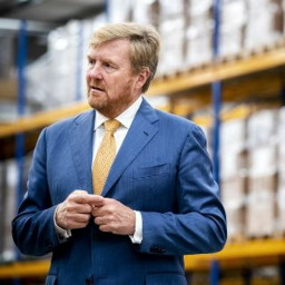 Afleveringplaatje van NieuwNieuws van de dag | 29-09-20 - Aanklacht tegen de koning