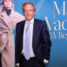 Afleveringplaatje van GeenStijl Daghap | 16-09-2022 - Wie volgt Dick Benschop op nee niet hij