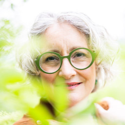 Afleveringplaatje van #59 De Eigen Wijze Podcast met Suze Maclaine Pont over Trauma.