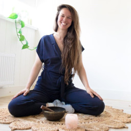 Afleveringplaatje van #61 De Eigen Wijze Podcast met Marije Hiemstra over bewust zijn en bewustzijn.