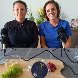 Afleveringplaatje van 14. Ann Fockaert en Bea Van Bergen schuiven aan voor een gesprek over Hoogstraten als onderwijscentrum