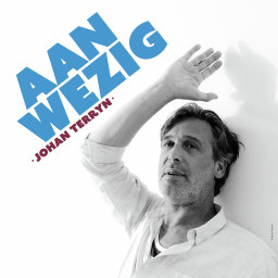 Afleveringplaatje van AANWEZIG : nieuwe podcast van Johan Terryn vanaf 4 oktober 25