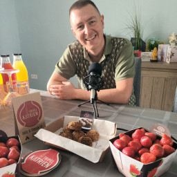 Afleveringplaatje van 18. Geert Dehertefelt neemt de aardbeienroute