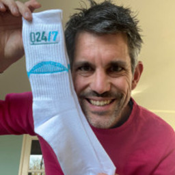 Afleveringplaatje van Word snel Vriend van de Show 024/7! En ontvang een paar sokken!