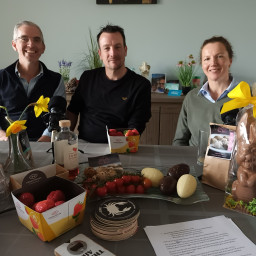 Afleveringplaatje van 28. Kris Van Steen, Annelies Smeyers en Klaas de Coster over traditie en innovatie in de paardenfokkerij