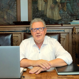 Afleveringplaatje van 5. Marc Van Aperen met een terugblik op zijn politieke loopbaan