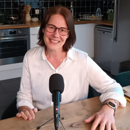 Afleveringplaatje van 2. In gesprek met Lydia Bottenburg over politiek engagement, designerdrugs en gevangenissen