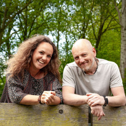 Afleveringplaatje van #55 EWP met Jory Kroes en Froukje Geertsma over authentiek zijn in de wereld en in je relatie.