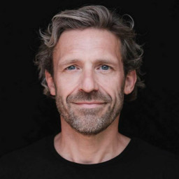 Afleveringplaatje van #46 De Eigen Wijze Podcast met Derk Bothe over geweldig zijn, maar dat niet denken.