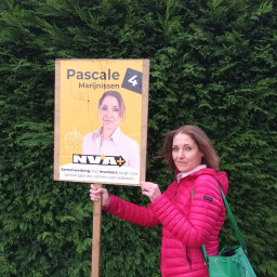 Afleveringplaatje van Achter Het Bord 4. Pascale Marijnissen