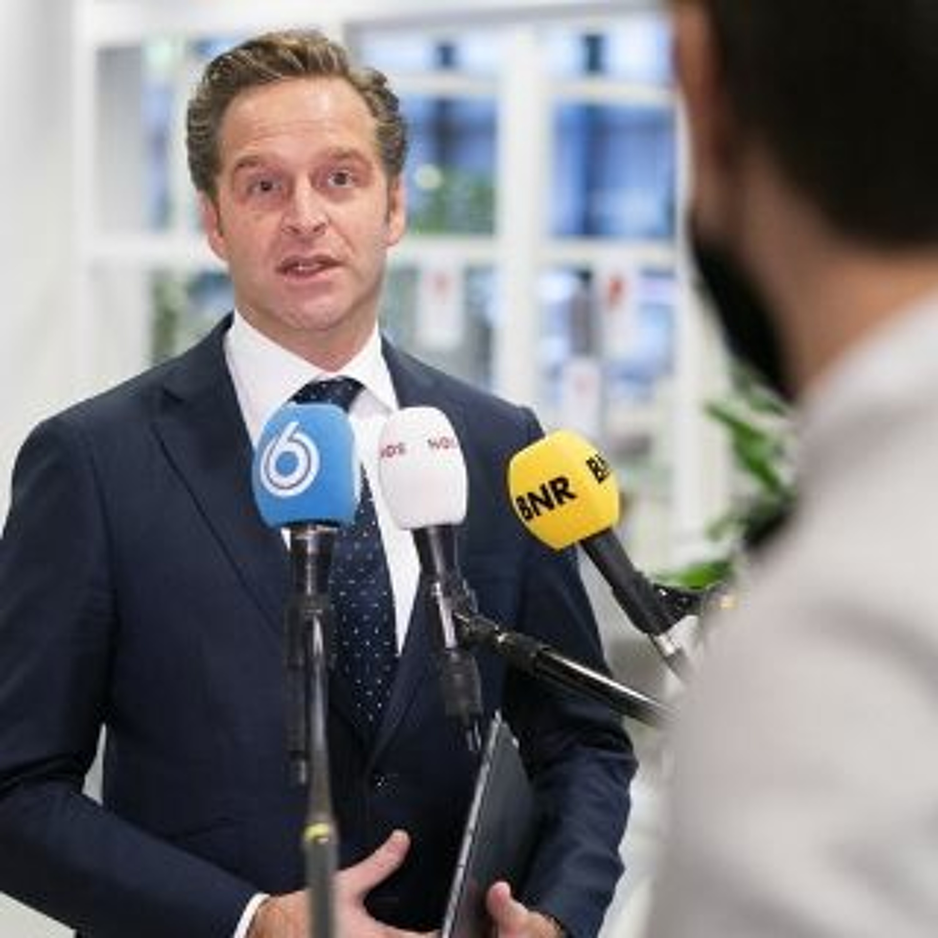 Afleveringplaatje van NieuwNieuws van de dag | 01-02-2021 - Hugo gaat weer wat uitzoeken